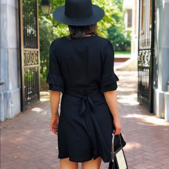 🆕Harlow Black Deep V Button Down Midi Dress - Picture 3 of 7